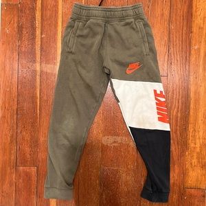 Nike joggers Sz small